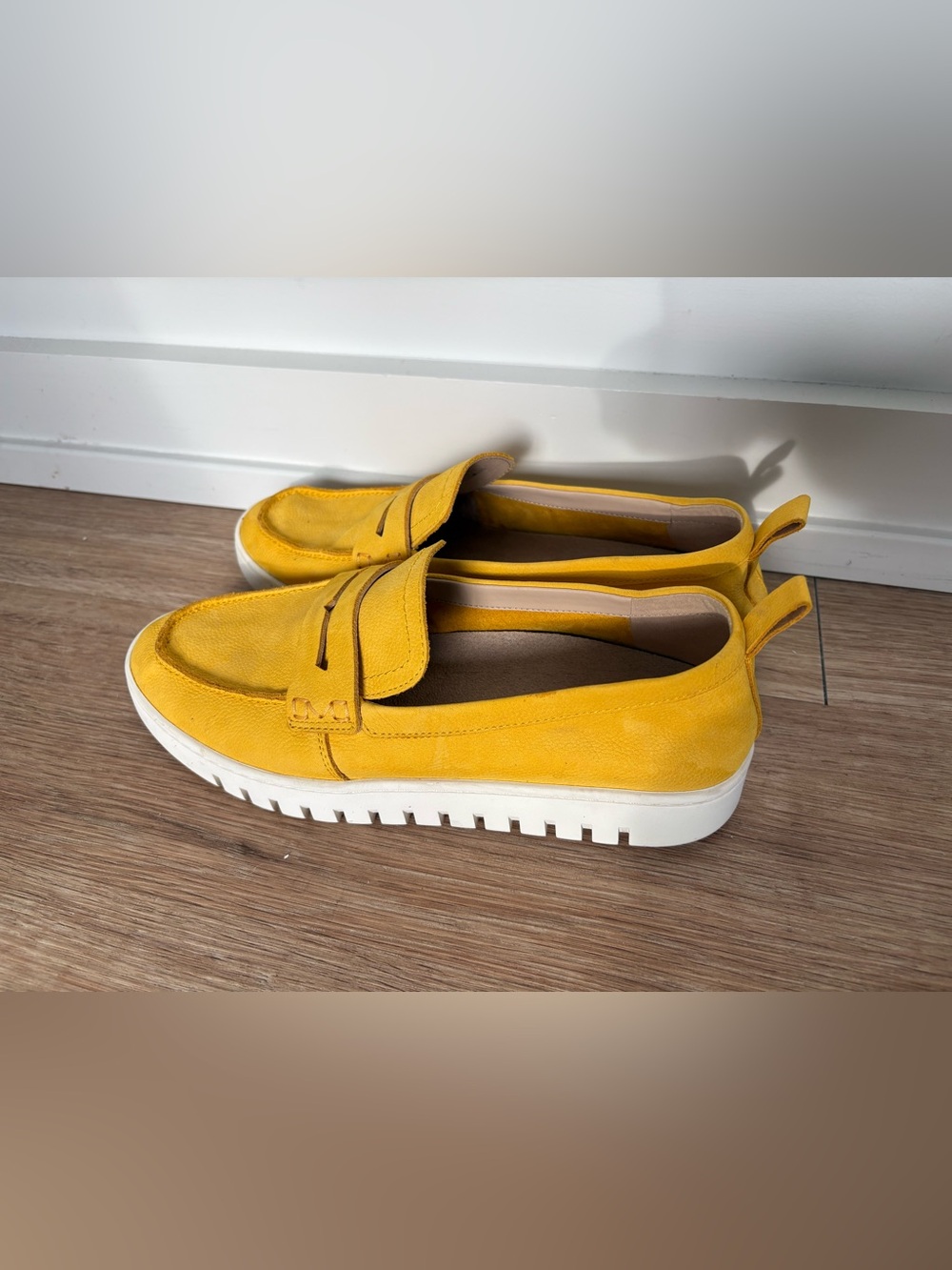Vionic Uptown Loafer — Daffodil Yellow Suede Classic Colorful Comfy Chic Size 9